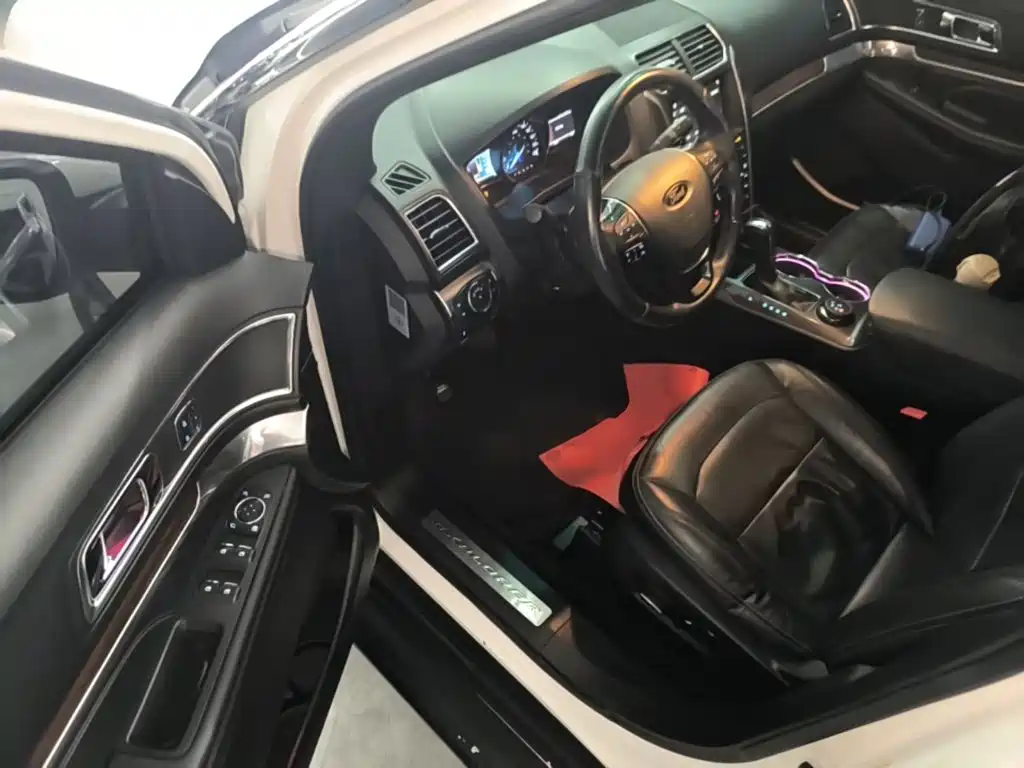 Ford Explorer (Import) — миниатюра 16