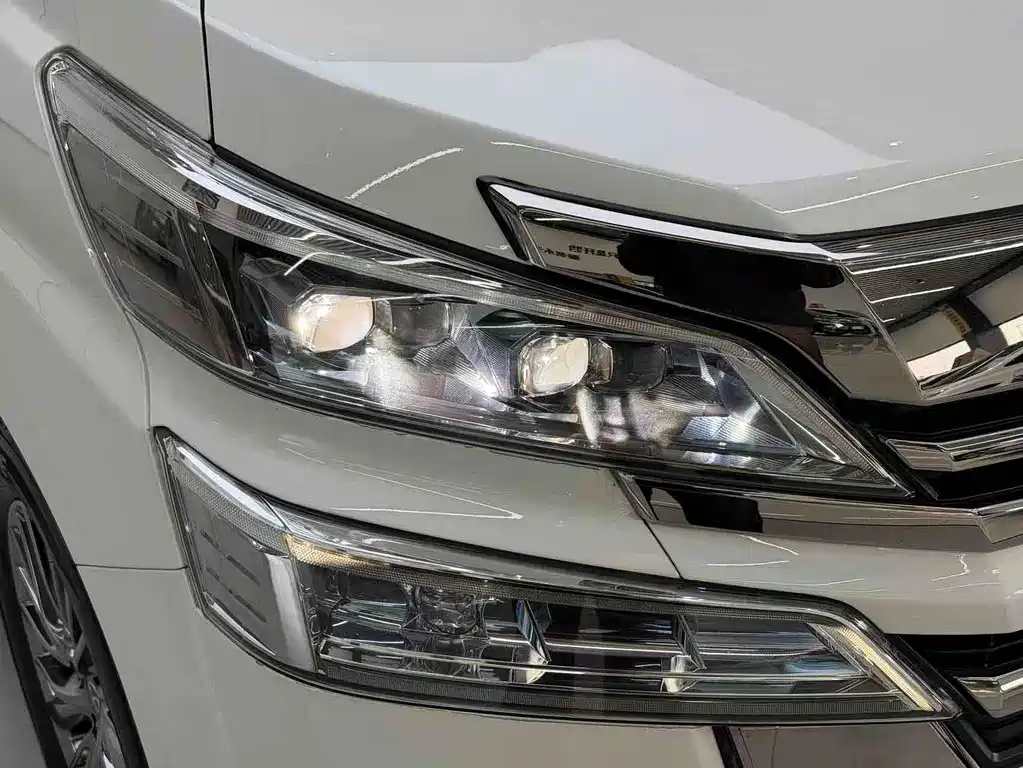 Toyota Vellfire — миниатюра 3