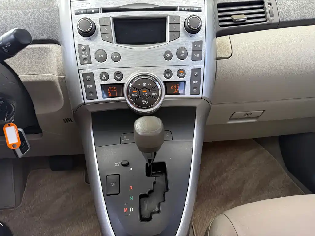 Toyota Verso — миниатюра 13