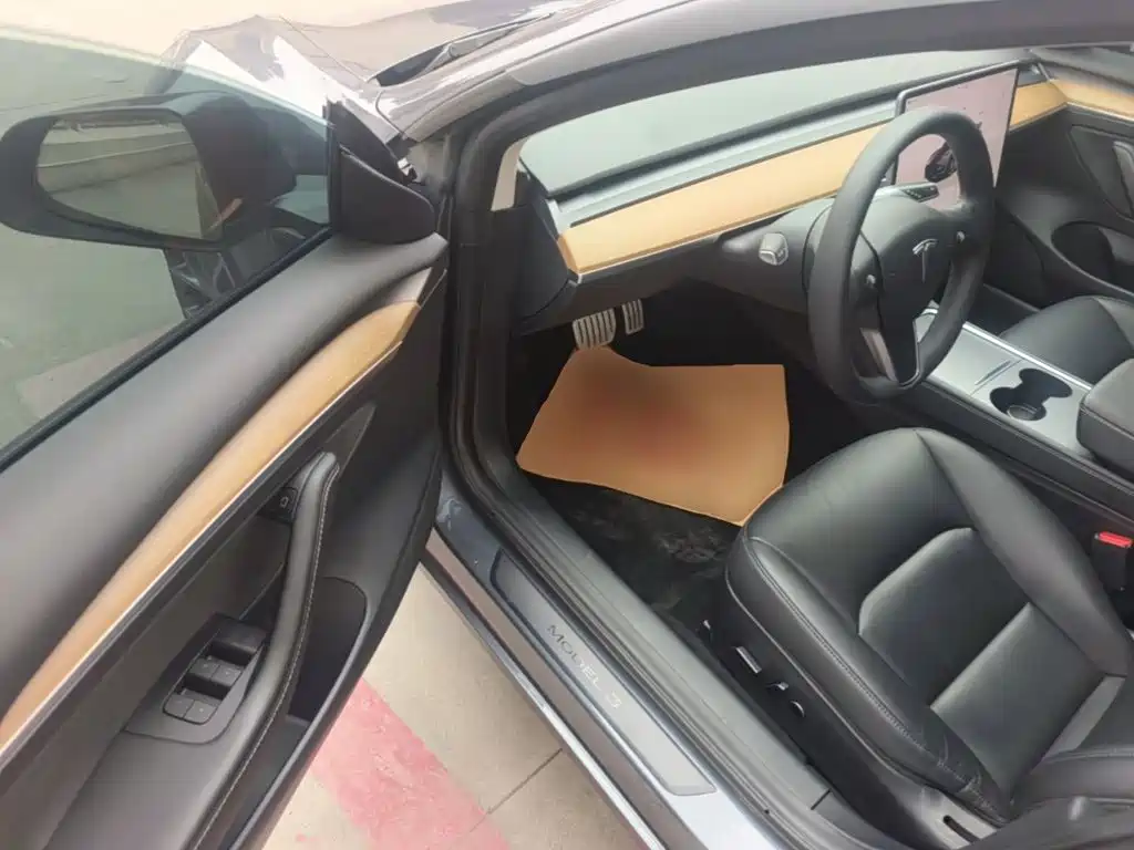 Tesla Model 3 — миниатюра 16