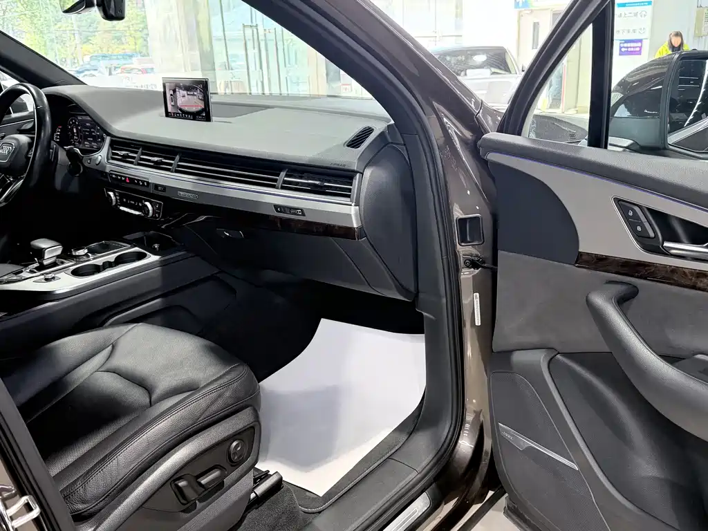 Audi Q7 — миниатюра 14