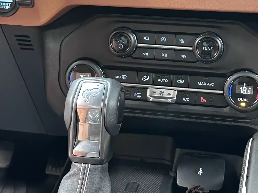 Ford Bronco — миниатюра 7