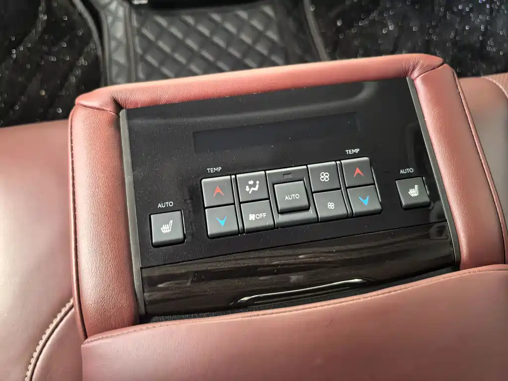 Lexus LX — миниатюра 9
