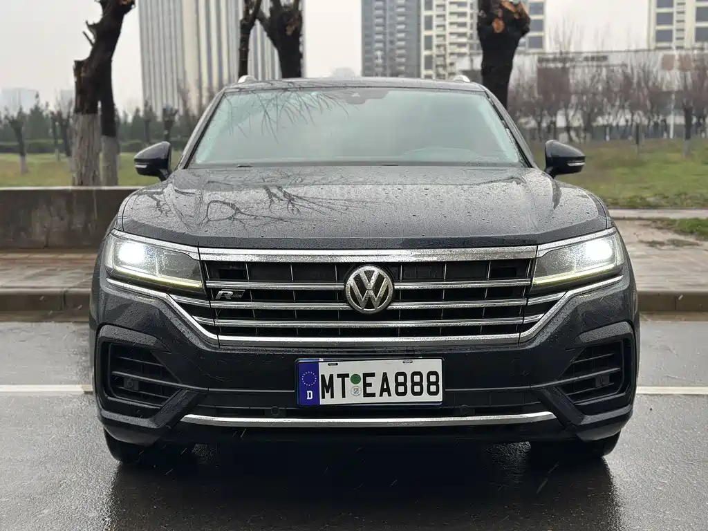VOLKSWAGEN TOUAREG