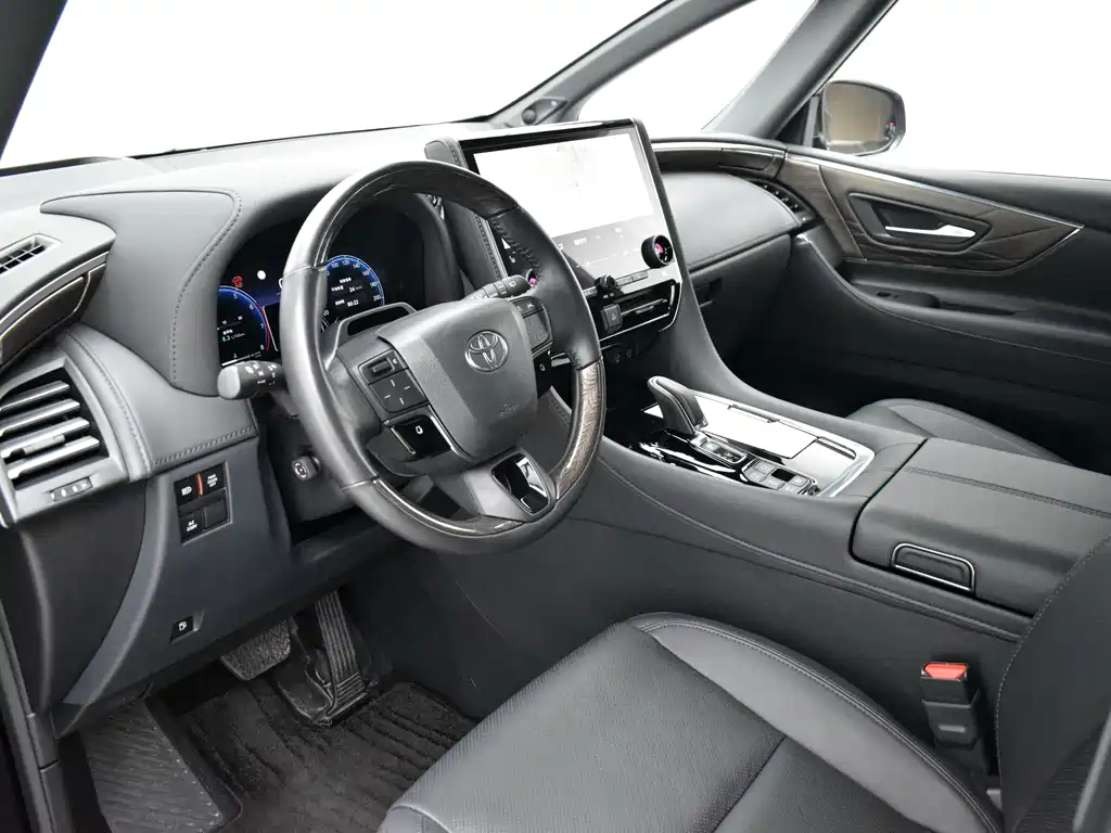 Toyota Alphard — миниатюра 8