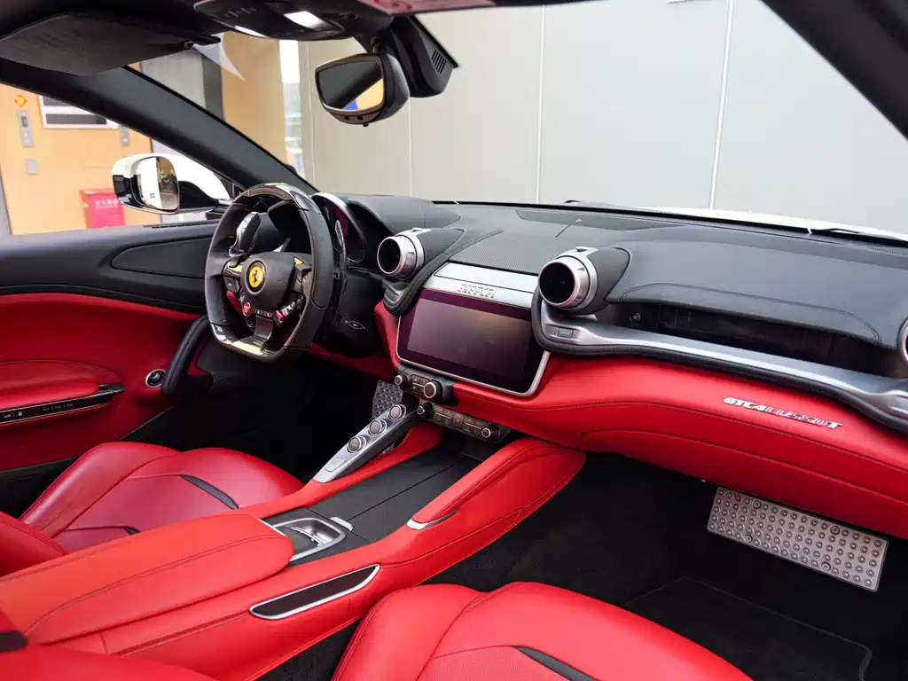 Ferrari GTC4Lusso — миниатюра 17
