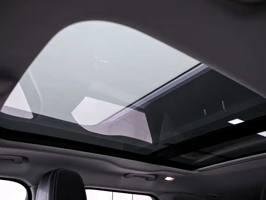 Land Rover Velar — миниатюра 11