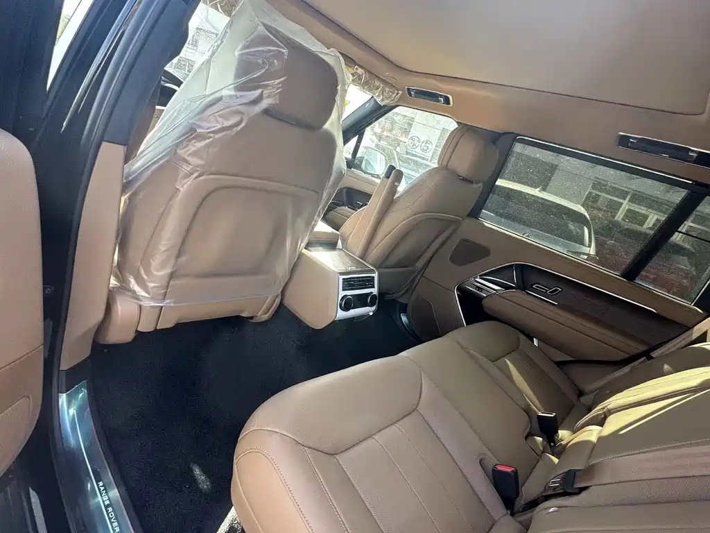 Land Rover Range Rover 2026 3.0 L6 400PS SE