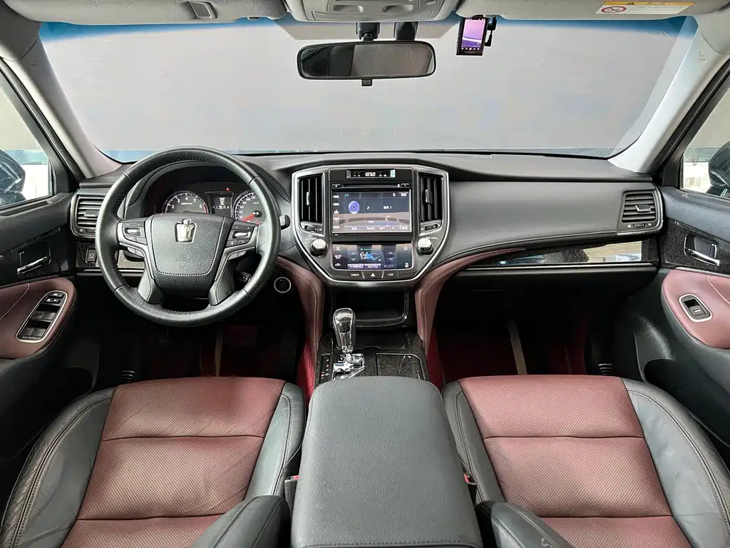Toyota Crown — миниатюра 11