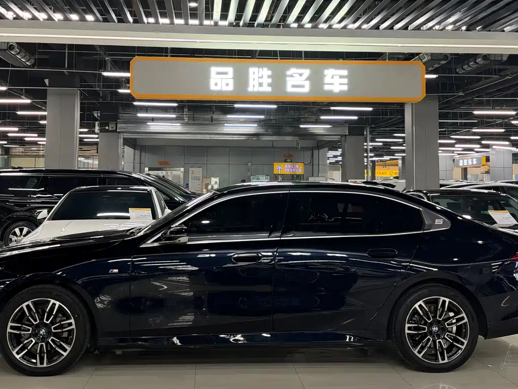 BMW 5 Series — миниатюра 3