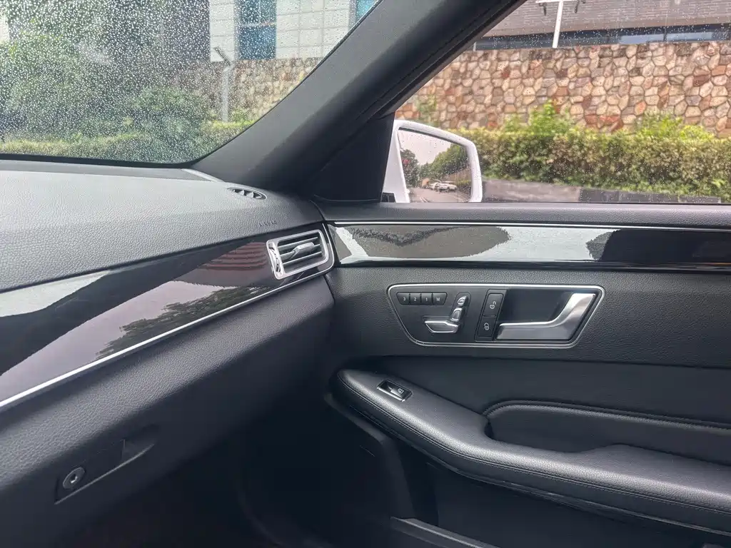 Mercedes-Benz E-Class — миниатюра 5
