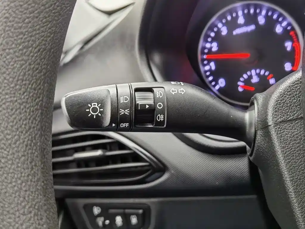 Hyundai Elantra — миниатюра 21