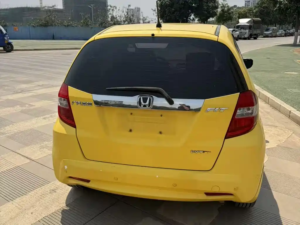 Honda Fit — миниатюра 8