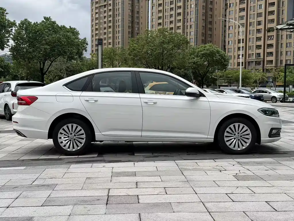 Volkswagen Lavida — миниатюра 4