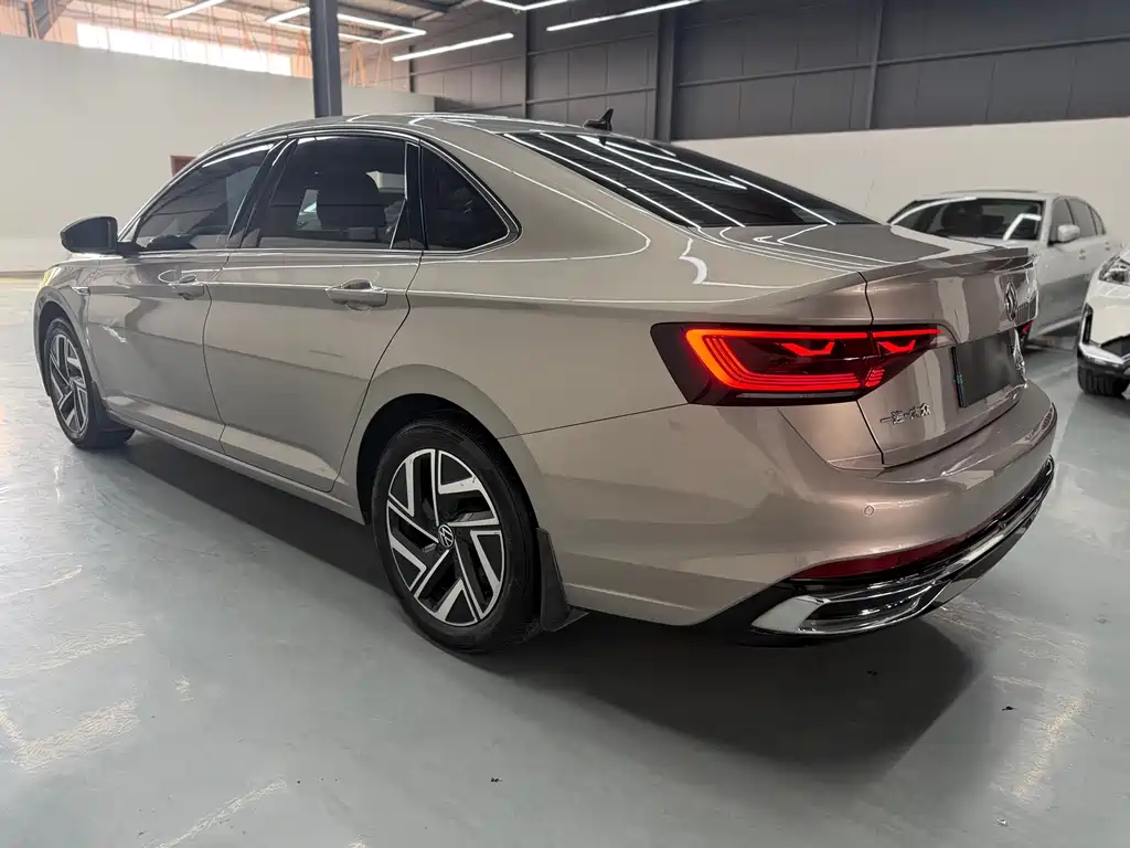 Volkswagen Sagitar — миниатюра 4