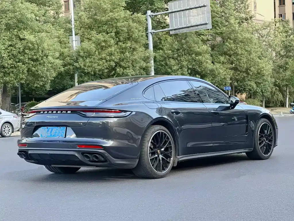 PORSCHE PANAMERA
