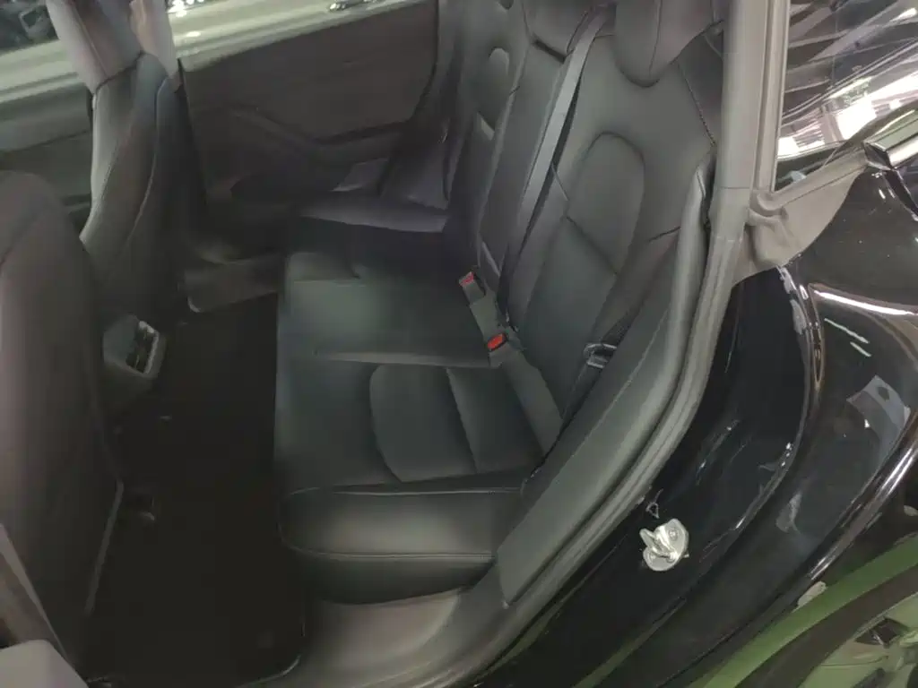 Tesla Model 3 — миниатюра 17