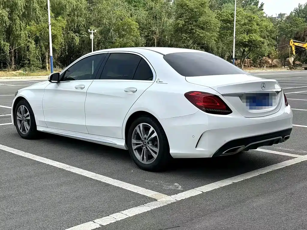 Mercedes-Benz C-Class — миниатюра 12