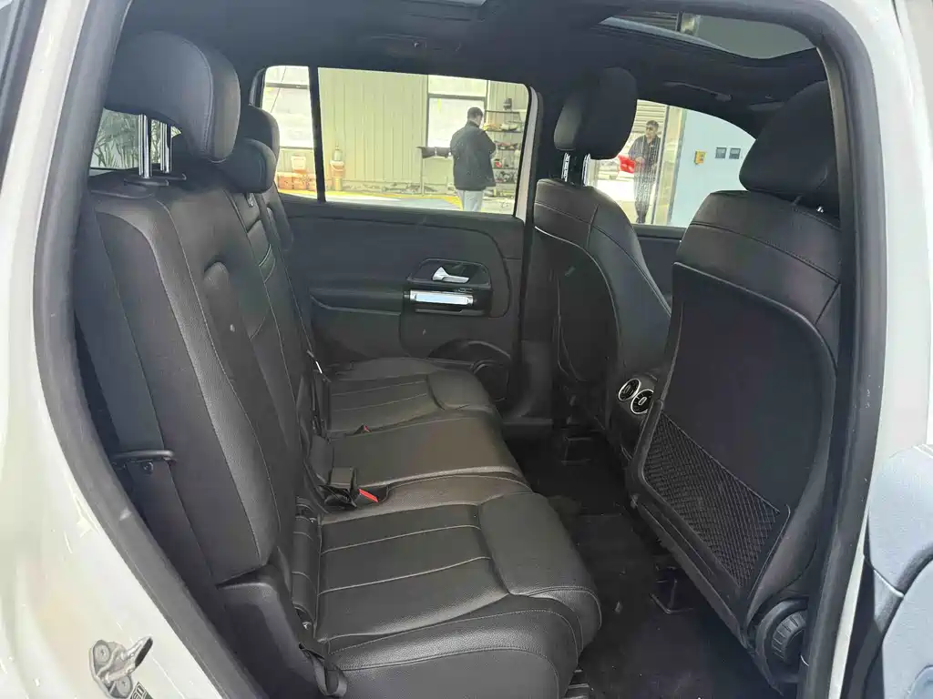 Mercedes-Benz GLB — миниатюра 10
