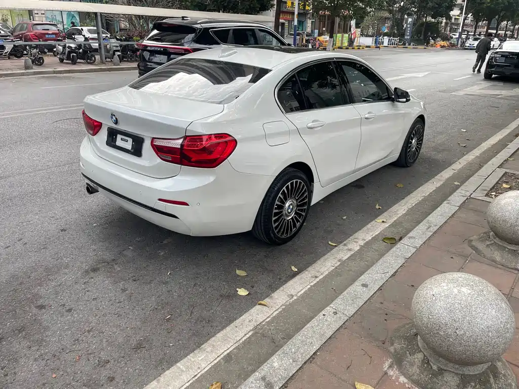 BMW 1 SERIES