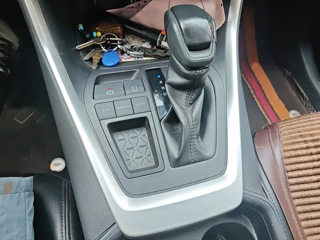 Toyota RAV4 — миниатюра 7