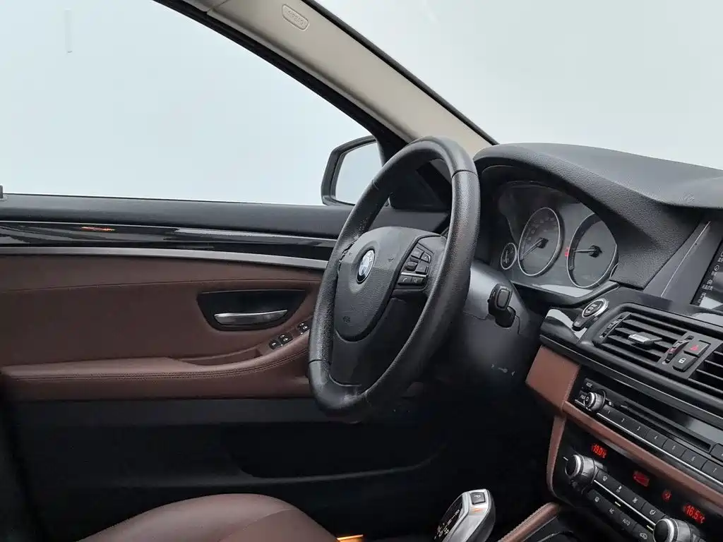 BMW 5 Series (Import) — миниатюра 22