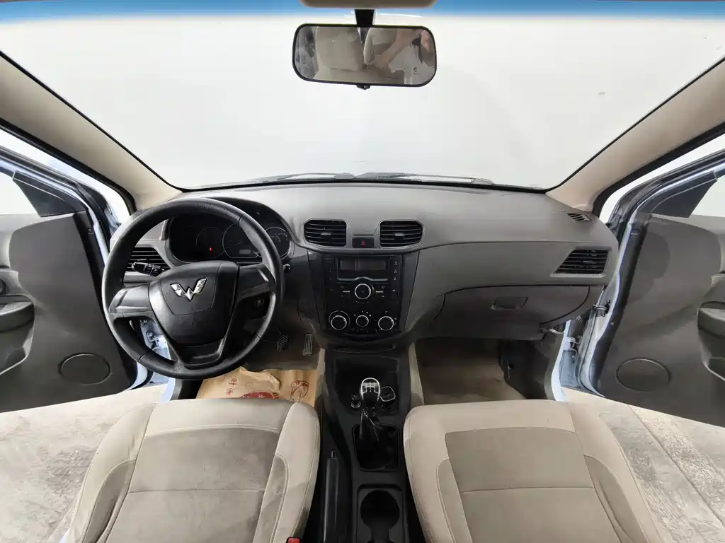 Wuling Hongguang — миниатюра 9