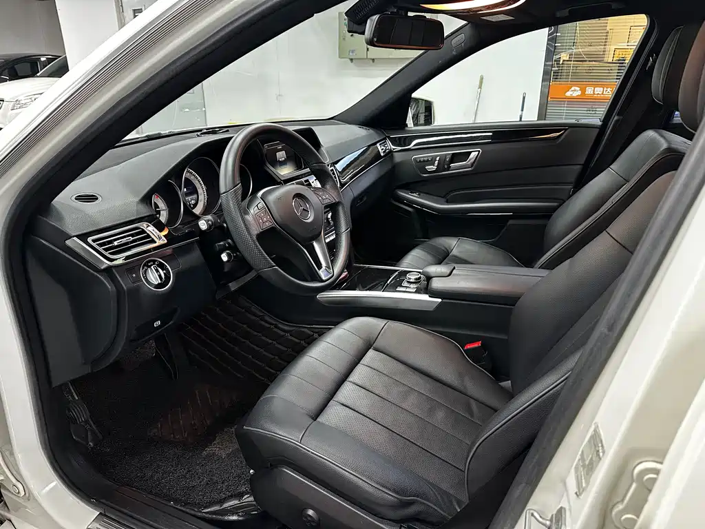 Mercedes-Benz E-Class — миниатюра 11