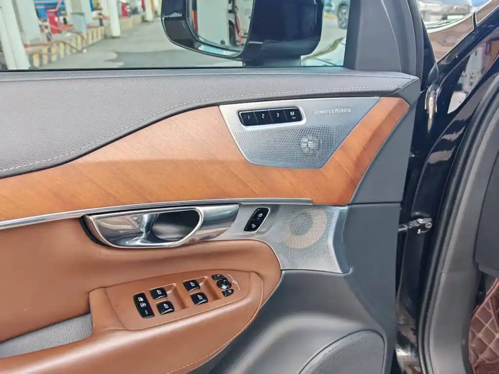 Volvo XC90 PHEV — миниатюра 12
