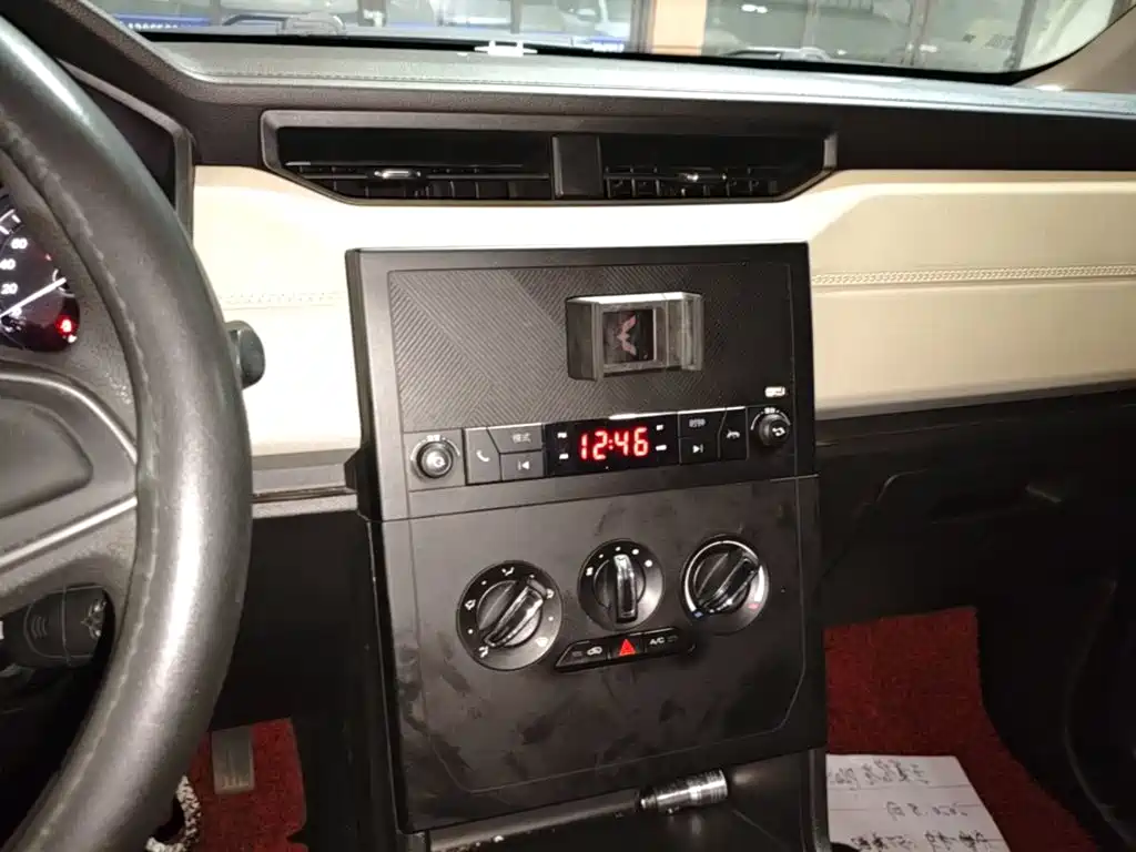 Wuling Hongguang PLUS — миниатюра 13