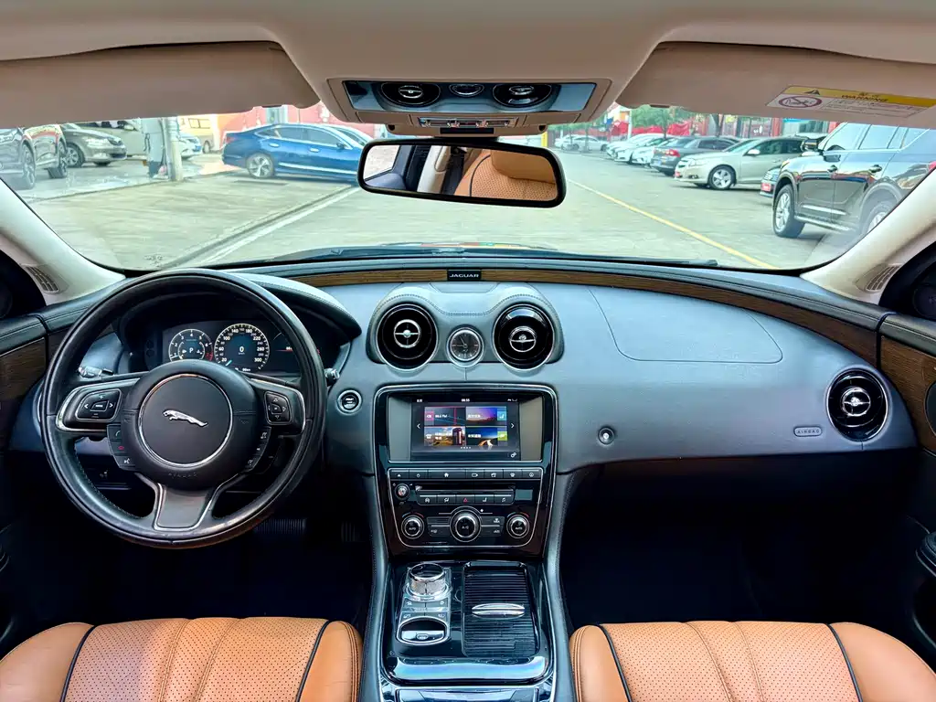 Jaguar XJ — миниатюра 5