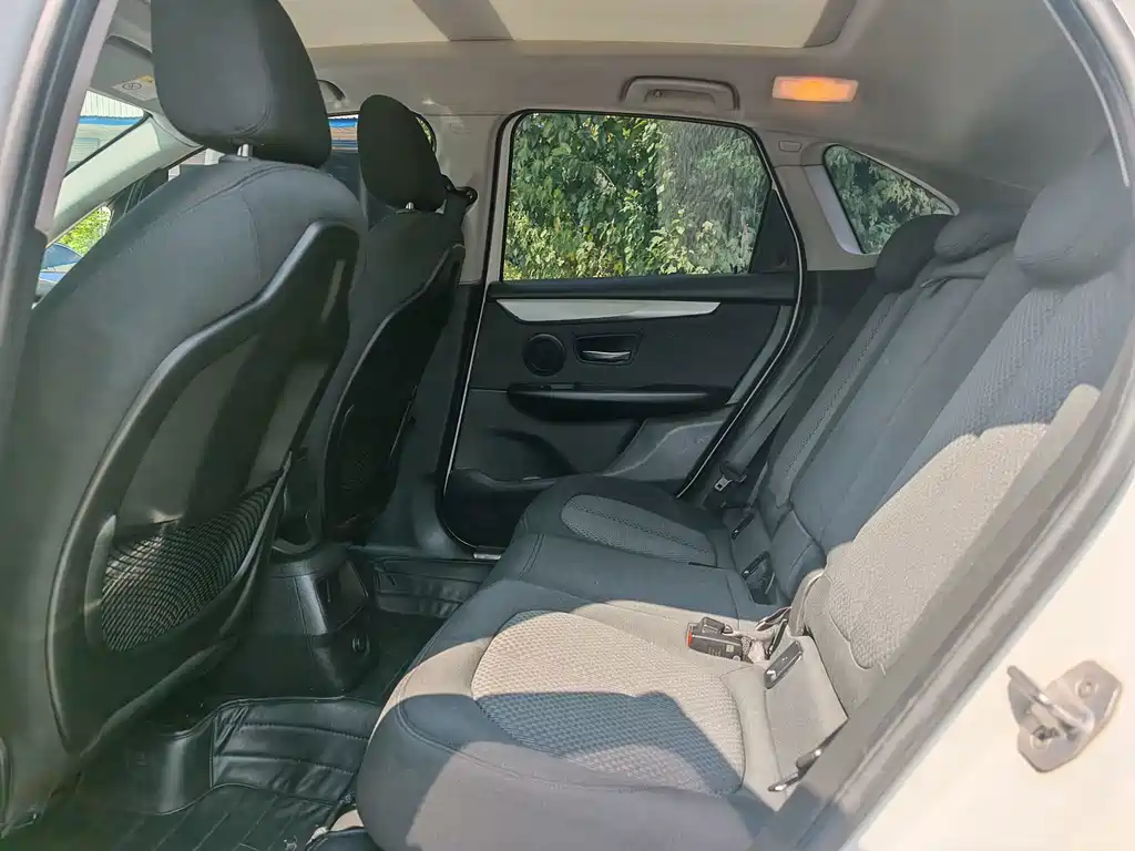 BMW 2 Series Active Tourer — миниатюра 5