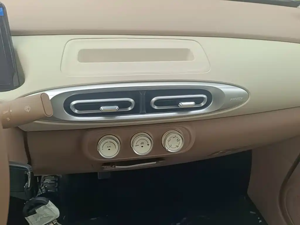 Wuling MINIEV — миниатюра 13