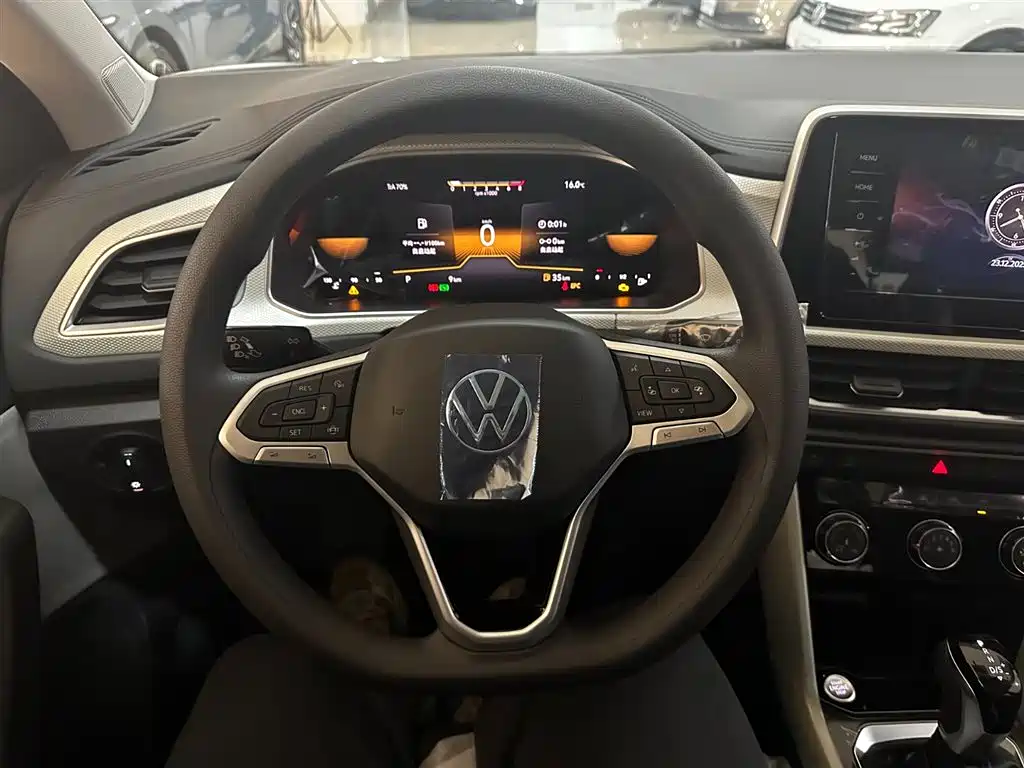 VOLKSWAGEN T ROC EXPLORING SONGS