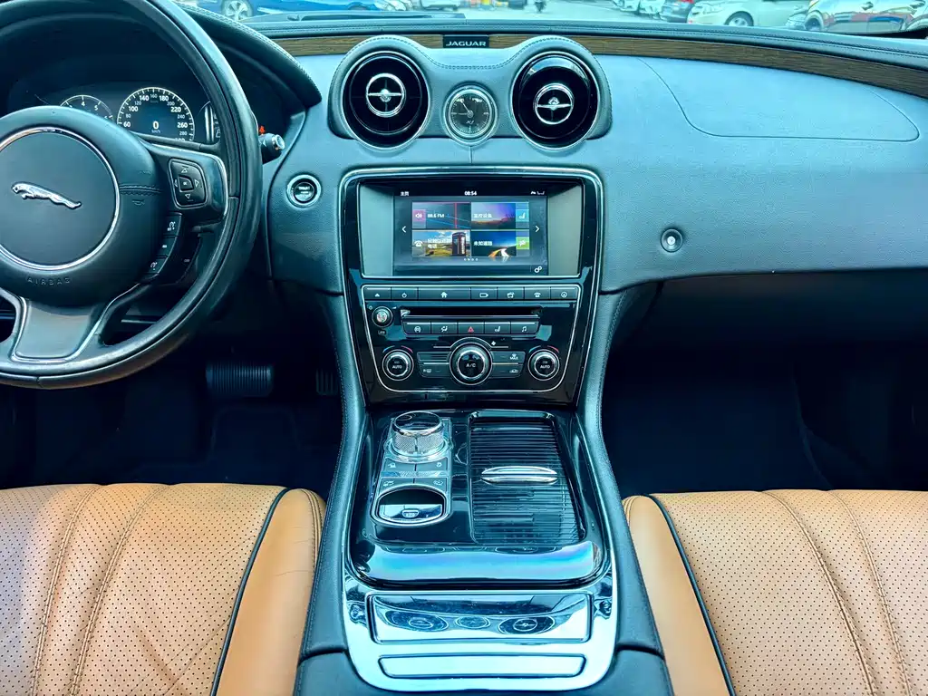 Jaguar XJ — миниатюра 6