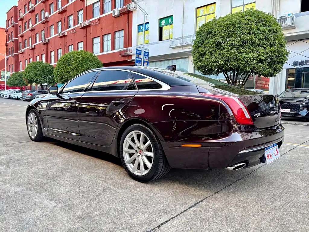 Jaguar XJ — миниатюра 19
