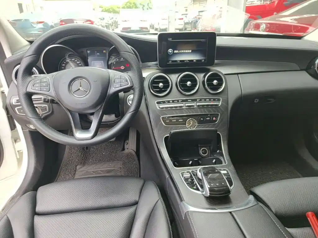 Mercedes-Benz C-Class — миниатюра 10