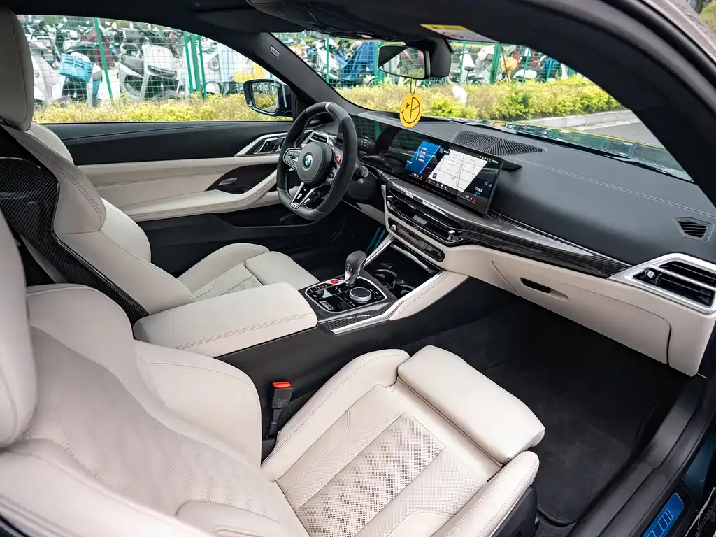 BMW M4 — миниатюра 10