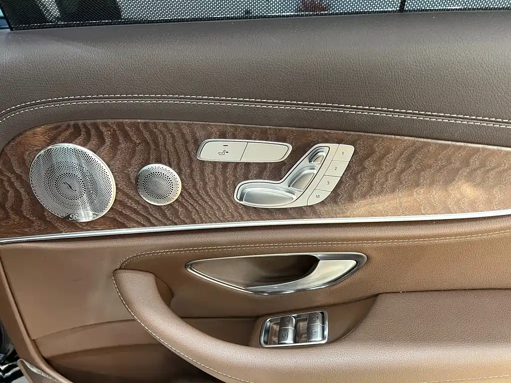 Mercedes-Benz E-Class — миниатюра 10