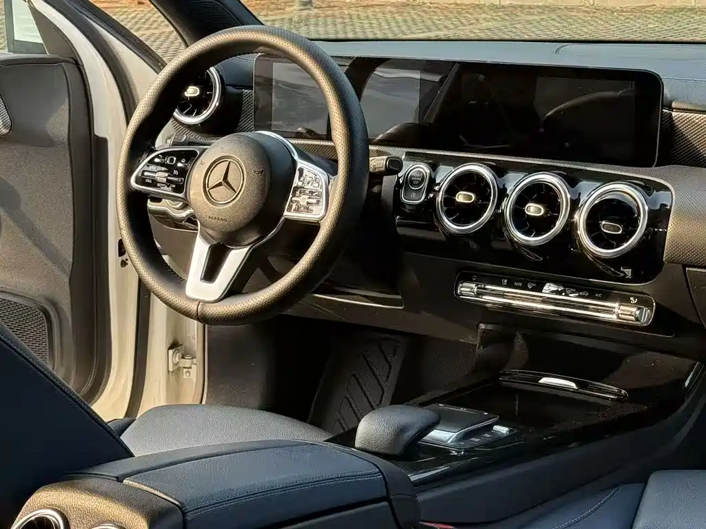 Mercedes-Benz A-Class — миниатюра 6
