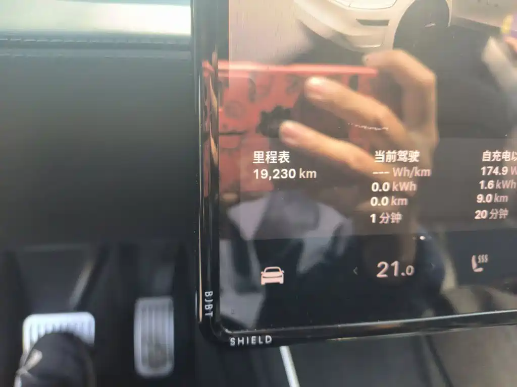 Tesla Model Y — миниатюра 8