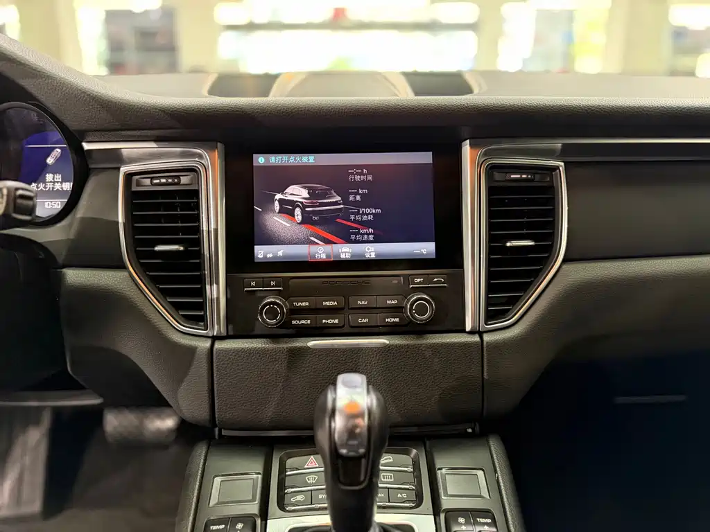 Porsche Macan — миниатюра 9