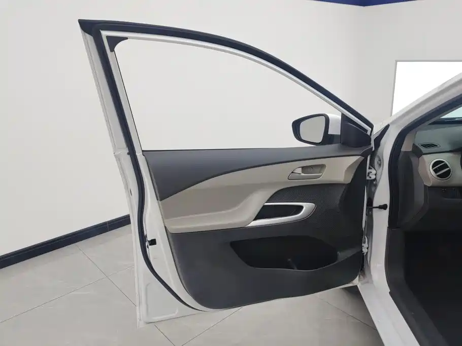 Chevrolet Sail — миниатюра 7