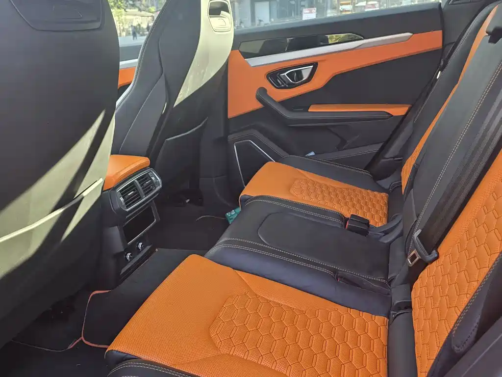 Lamborghini Urus — миниатюра 10
