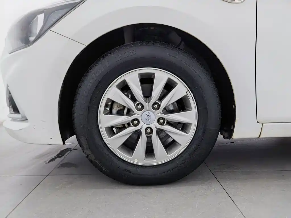 Hyundai Elantra — миниатюра 17