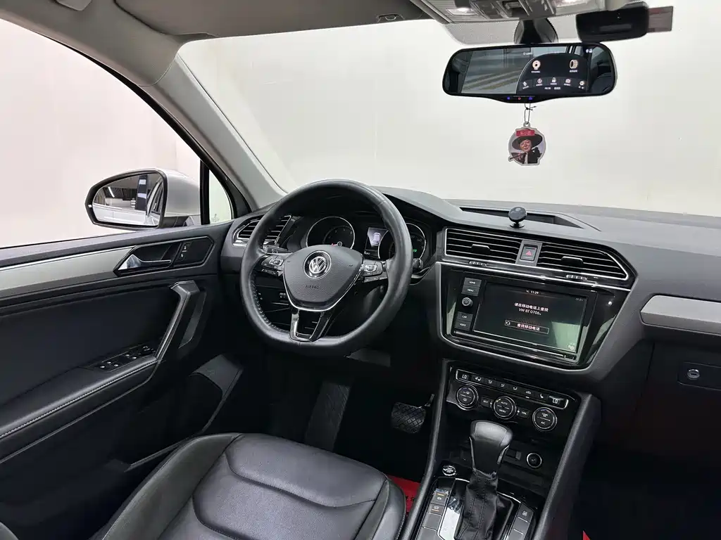Volkswagen Tiguan L — миниатюра 16