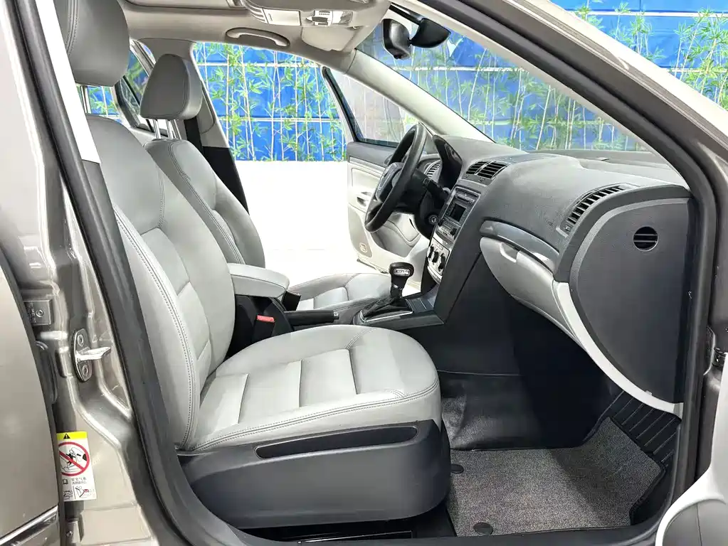 Skoda Octavia 1.6L Auto Comfort Supreme Edition, фото 12