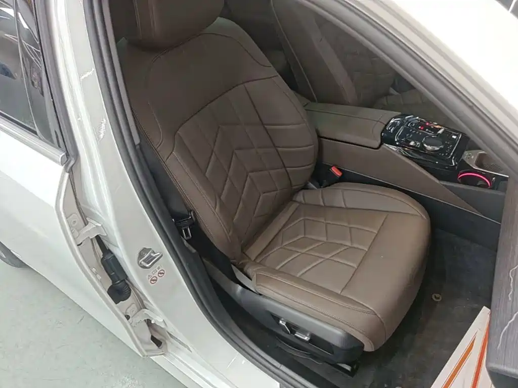 BMW 5 Series — миниатюра 25