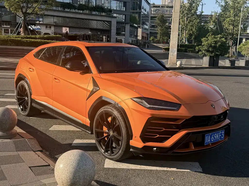 Lamborghini Urus — миниатюра 3