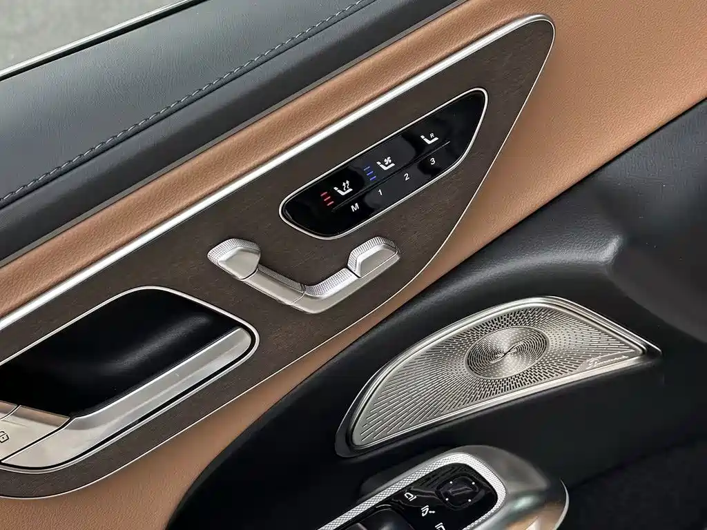 Mercedes-Benz E-Class — миниатюра 14